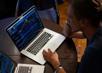 W jaki sposób analiza ryzyka może pomóc Twojej organizacji zatkać dziury w zabezpieczeniach